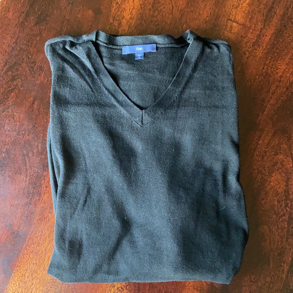 Gap men’s black sweater.